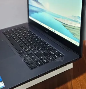 Photo - New Laptop Apple MacBook Pro 8GB Intel Core I5 SSD 512GB