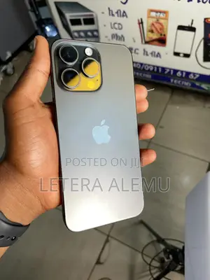 Photo - New Apple iPhone 15 Pro Max 512 GB Gray