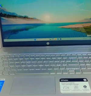 New Laptop HP Pavilion 15 8GB Intel Core I7 SSD 256GB