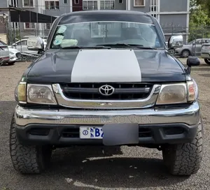Photo - Toyota Hilux 2000 Gray
