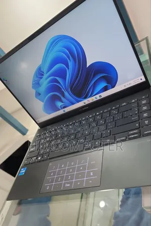 New Laptop Asus ZenBook UX430UQ 8GB Intel Core I5 SSD 512GB