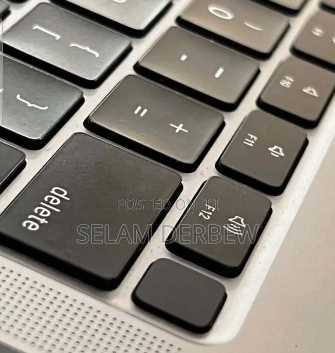 New Laptop Apple MacBook Pro 2020 16GB Intel Core I5 SSD 512GB