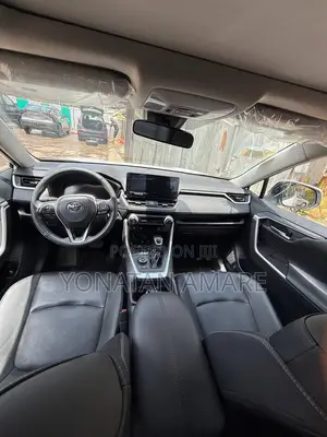 Toyota RAV4 Limited AWD 2024 White