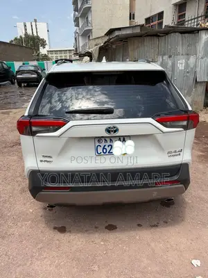 Toyota RAV4 Limited AWD 2024 White