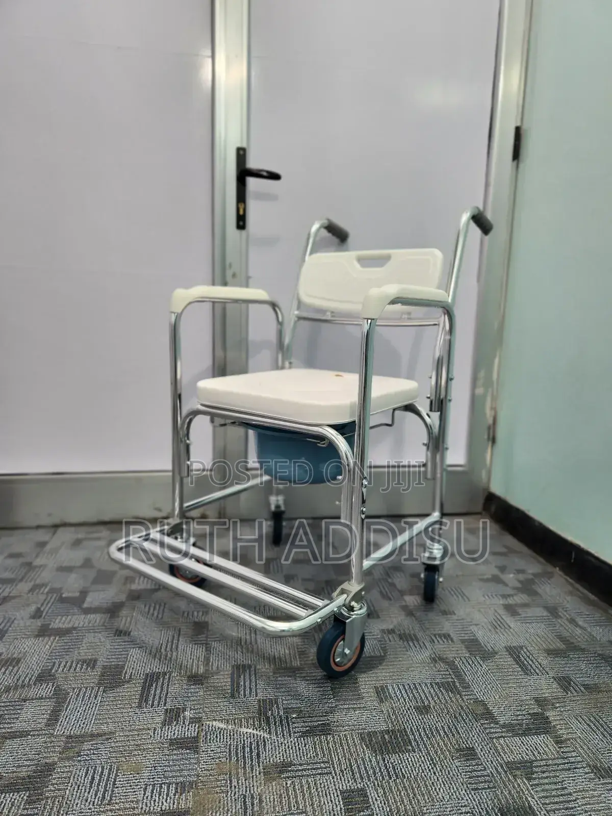 Toilet Chair Commode Mini Wheel White Washable Chair Poty