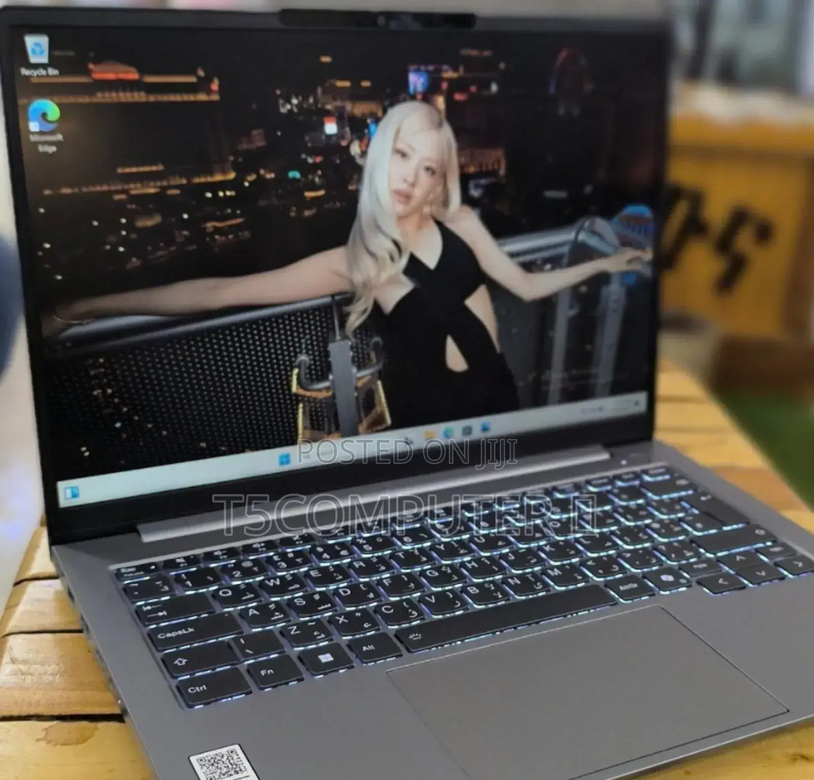 New Laptop Lenovo 16GB Intel Core Ultra 7 SSD 512GB