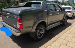 Toyota Hilux 2015 Gray
