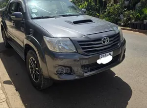 Photo - Toyota Hilux 2015 Gray