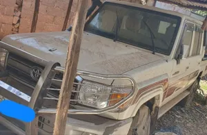 Photo - Toyota Land Cruiser 2015 Gold