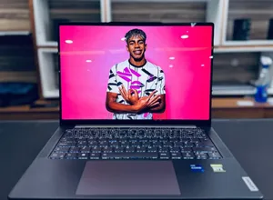 New Laptop Lenovo Yoga 700 16GB Intel Core I7 SSD 512GB