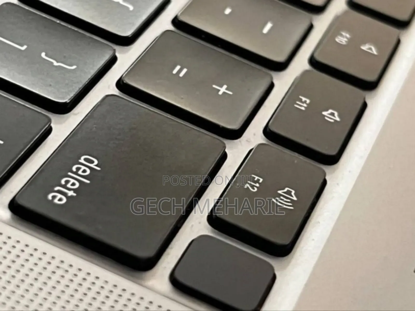 New Laptop Apple MacBook Pro 2020 16GB Intel Core I5 SSD 512GB