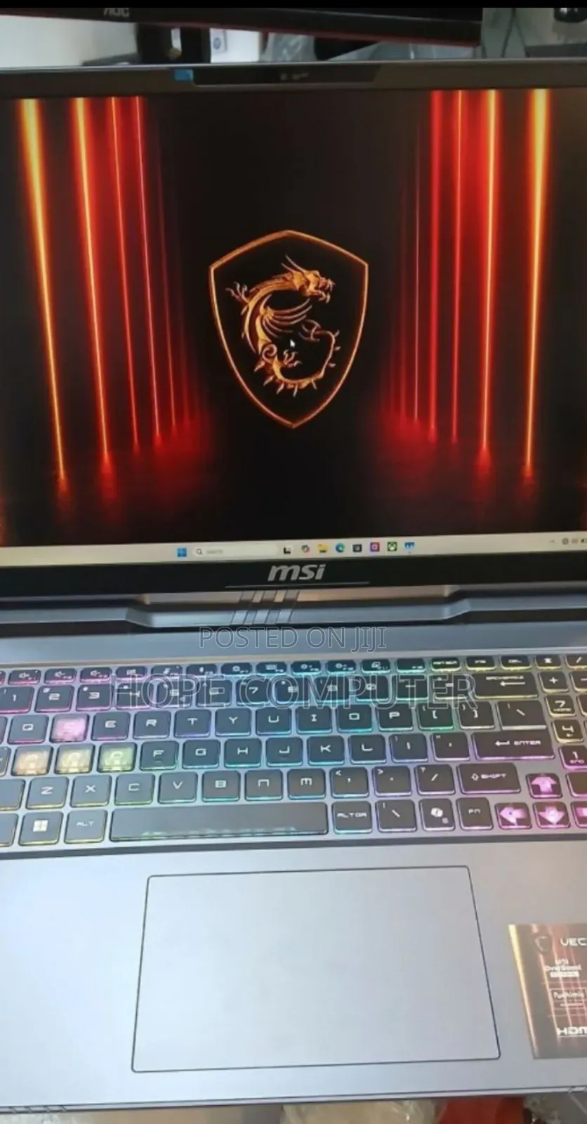 New Laptop MSI Vector 17 HX AI A2XWJG 16GB Intel Core Ultra 7 SSD 1T