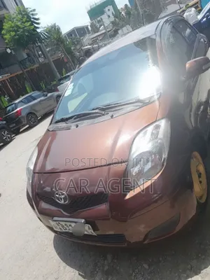 Photo - Toyota Yaris 2010 Brown