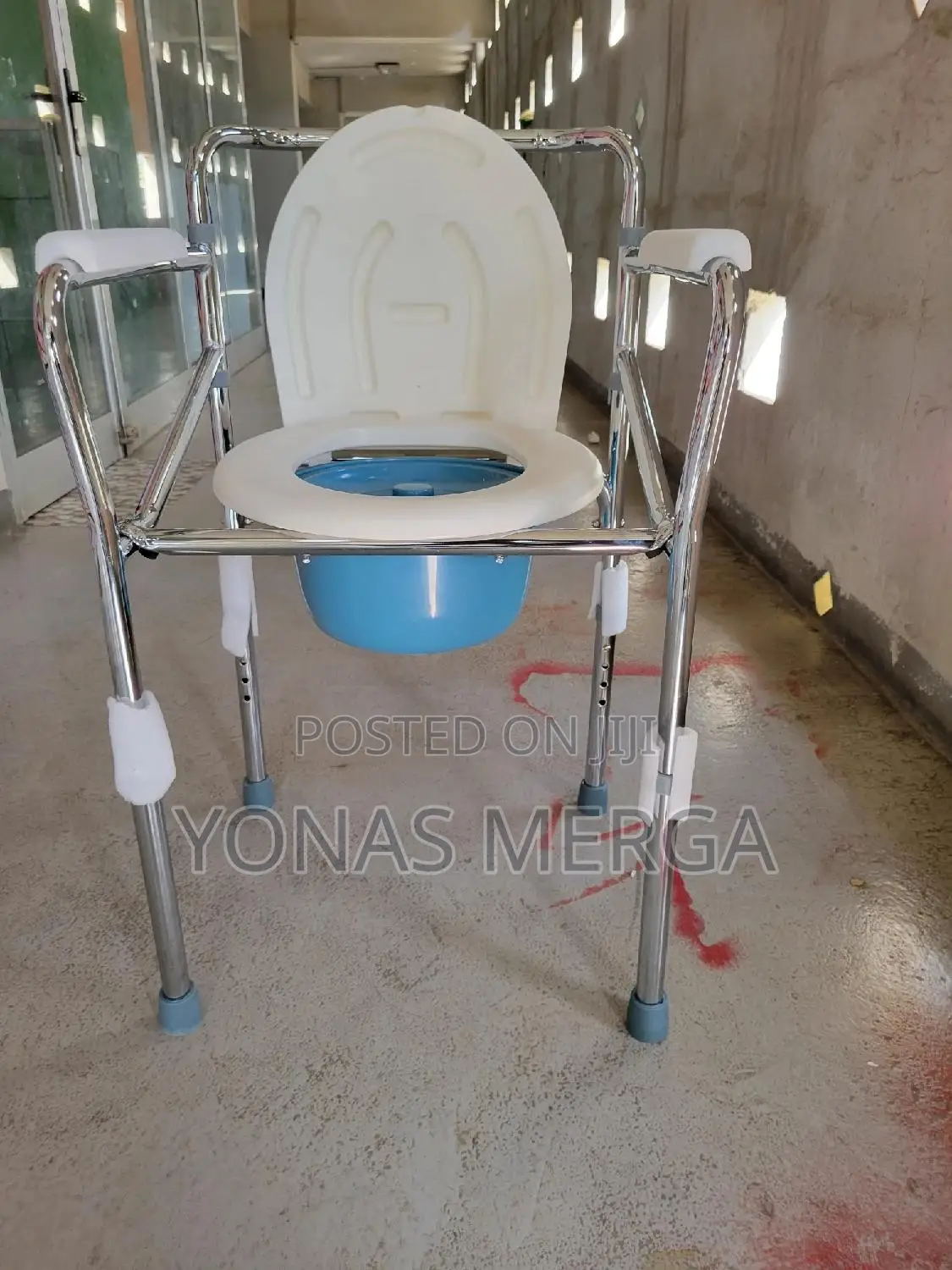 Potty Chair Is Useful for Adults9٤it Is Easy to Use Clean