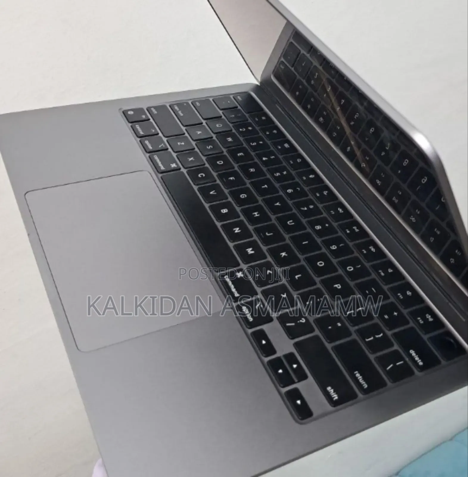 New Laptop Apple MacBook Air 2022 M2 8GB Apple M2 SSD 250GB