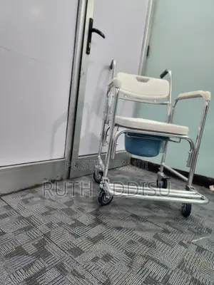 Photo - Commode Chair Removable Poty Chair當時shower Chair New