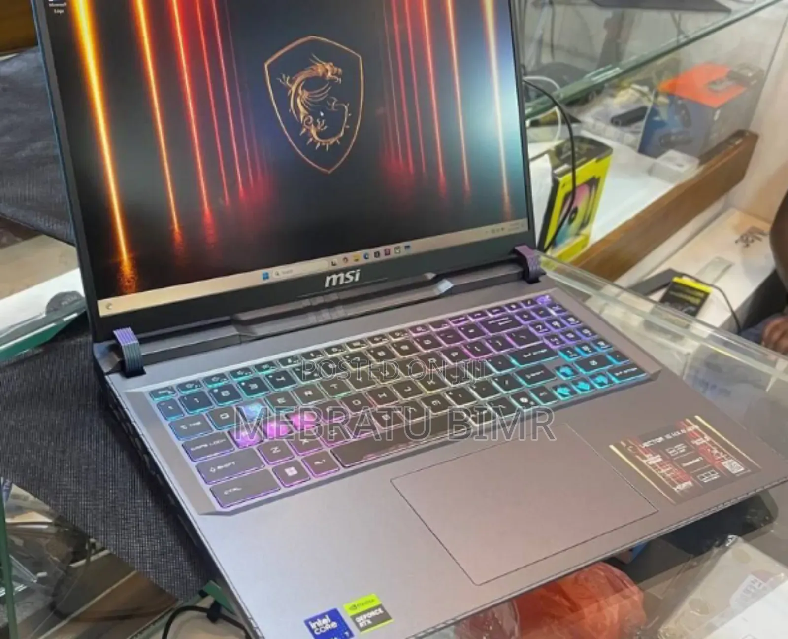 New Laptop MSI Vector 17 HX AI A2XWJG 16GB Intel Core Ultra 7 SSD 1T