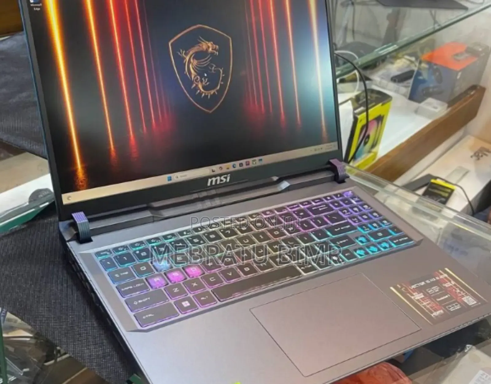 New Laptop MSI Vector 17 HX AI A2XWJG 16GB Intel Core Ultra 7 SSD 1T
