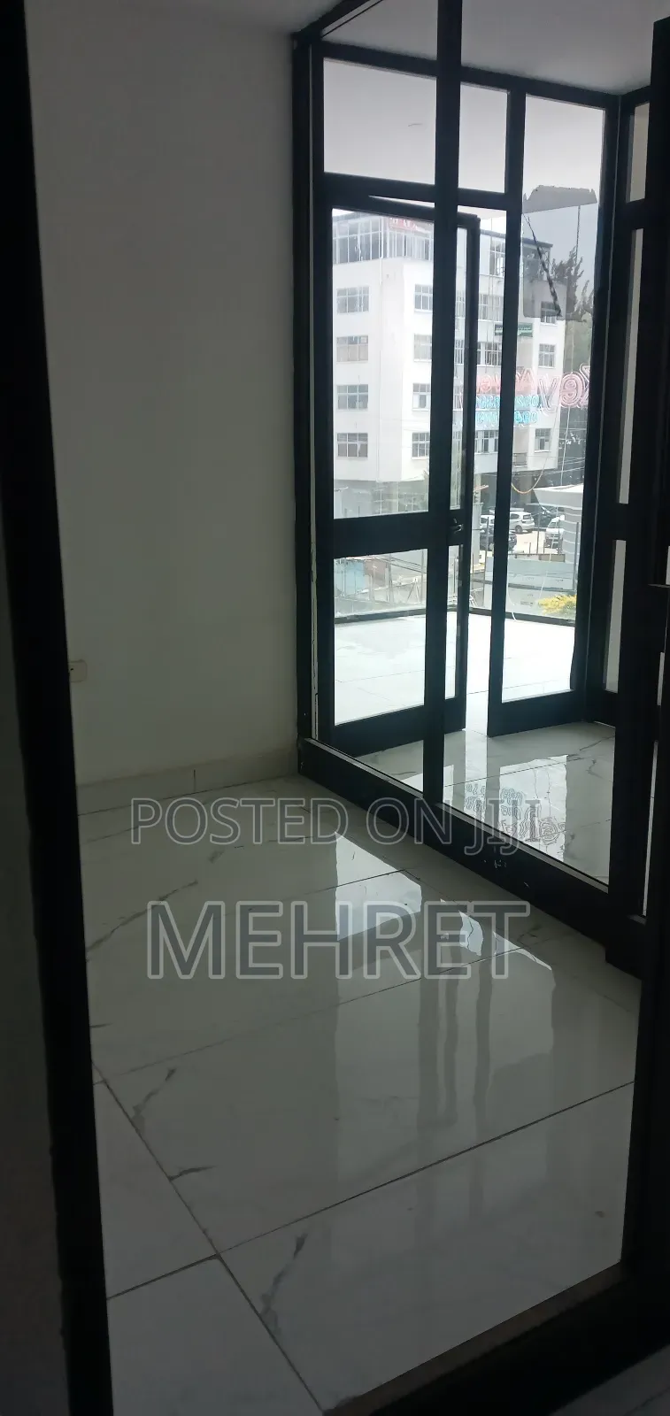 ያለቀ ካርታ ያለው የንግድ ሱቅ መገናኛ ሾላ ገበያ