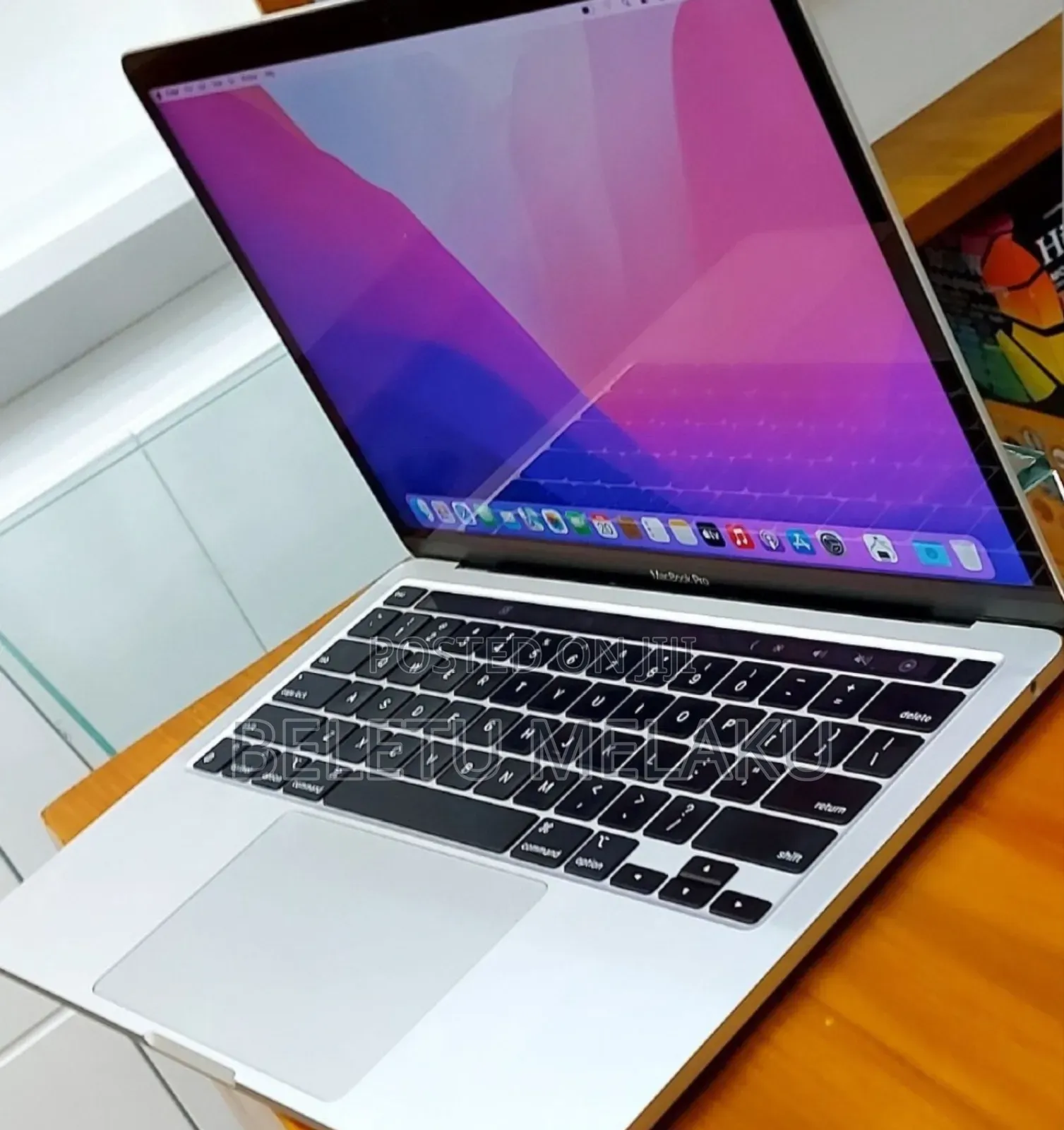 New Laptop Apple MacBook Pro 2020 M1 8GB Apple M1 SSD 512GB