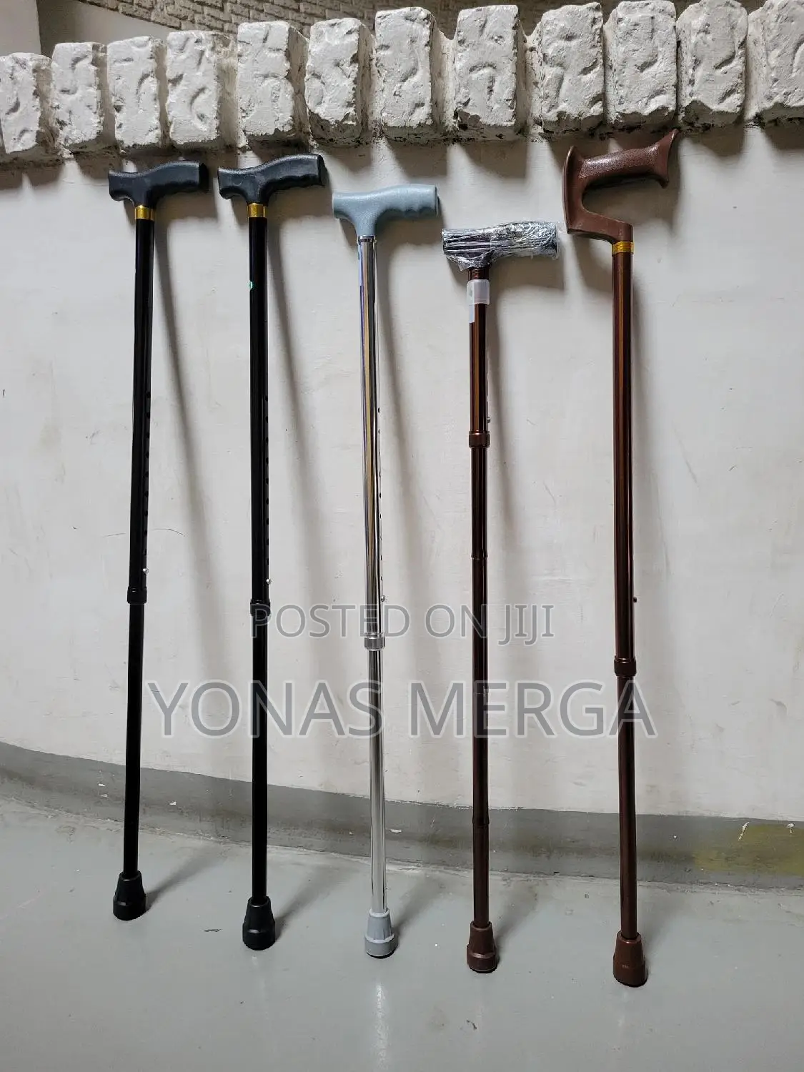 Walking Stick adjust the Height Through the Elastic Beads