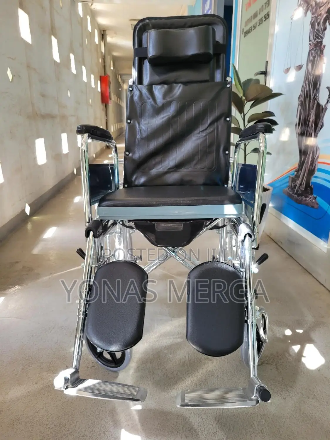 Wheelchair口٥fully Reclining Design for More Patient Comfort.