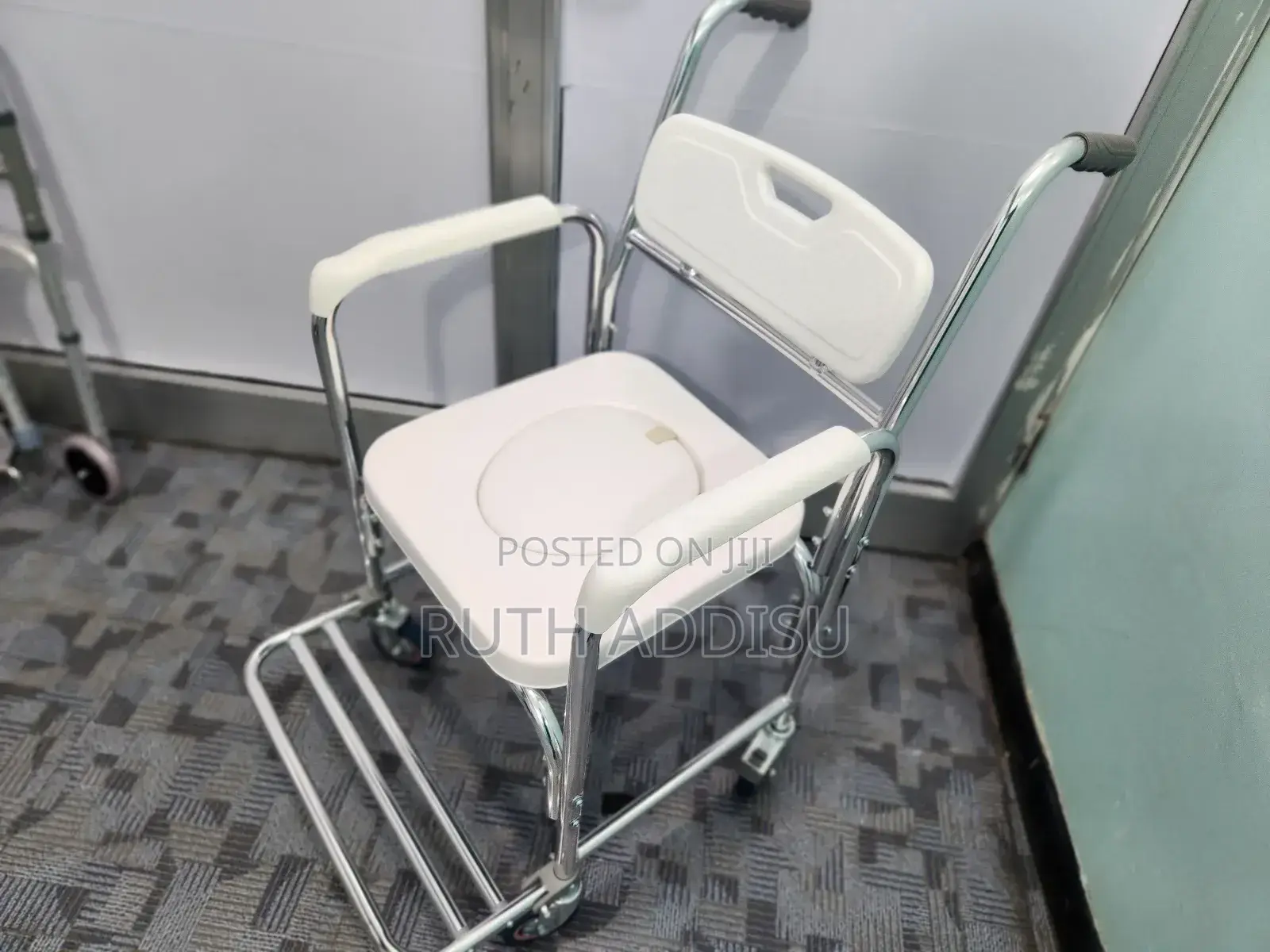 Commode Small Wheel Chair才會commode Chiar去了commode Toilet