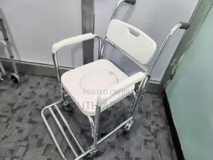 Photo - Commode Small Wheel Chair才會commode Chiar去了commode Toilet
