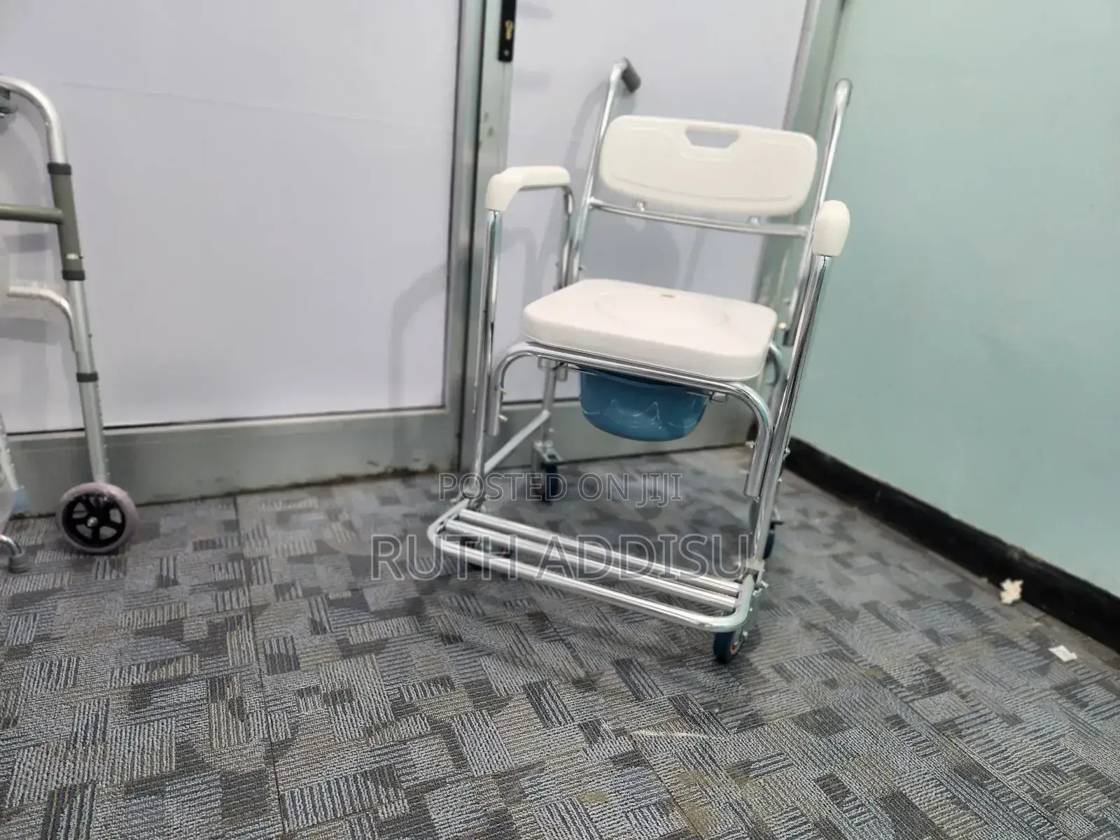 Commode Mini Wheel Small Commode Chair米蘭toilet Chair和諧popo