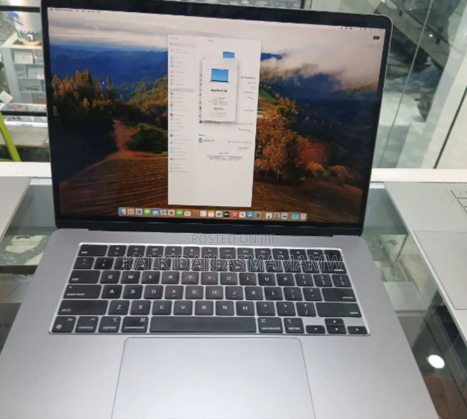 New Laptop Apple MacBook 8GB Apple M3 SSD 256GB