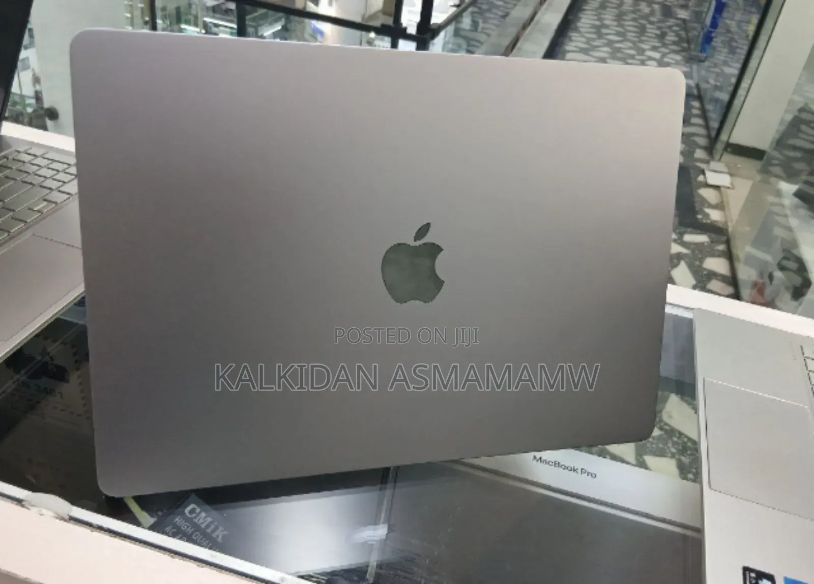 New Laptop Apple MacBook 8GB Apple M3 SSD 256GB