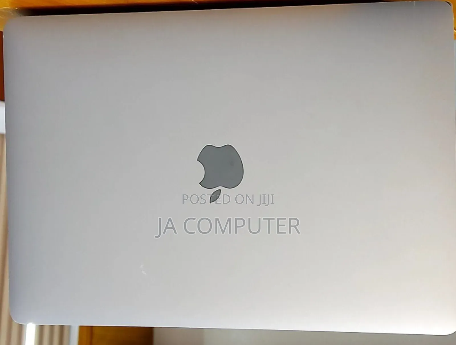 New Laptop Apple MacBook Pro 2022 M2 8GB Apple M2 SSD 256GB