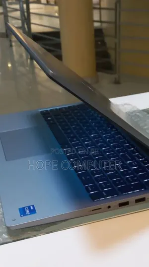 Photo - New Laptop Dell Latitude 5540 16GB Intel Core I7 SSD 512GB