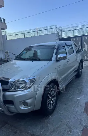 Toyota Hilux 2011 Silver