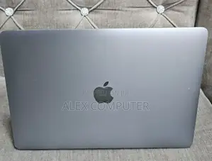 New Laptop Apple MacBook Pro 2017 16GB Intel Core I5 SSD 256GB