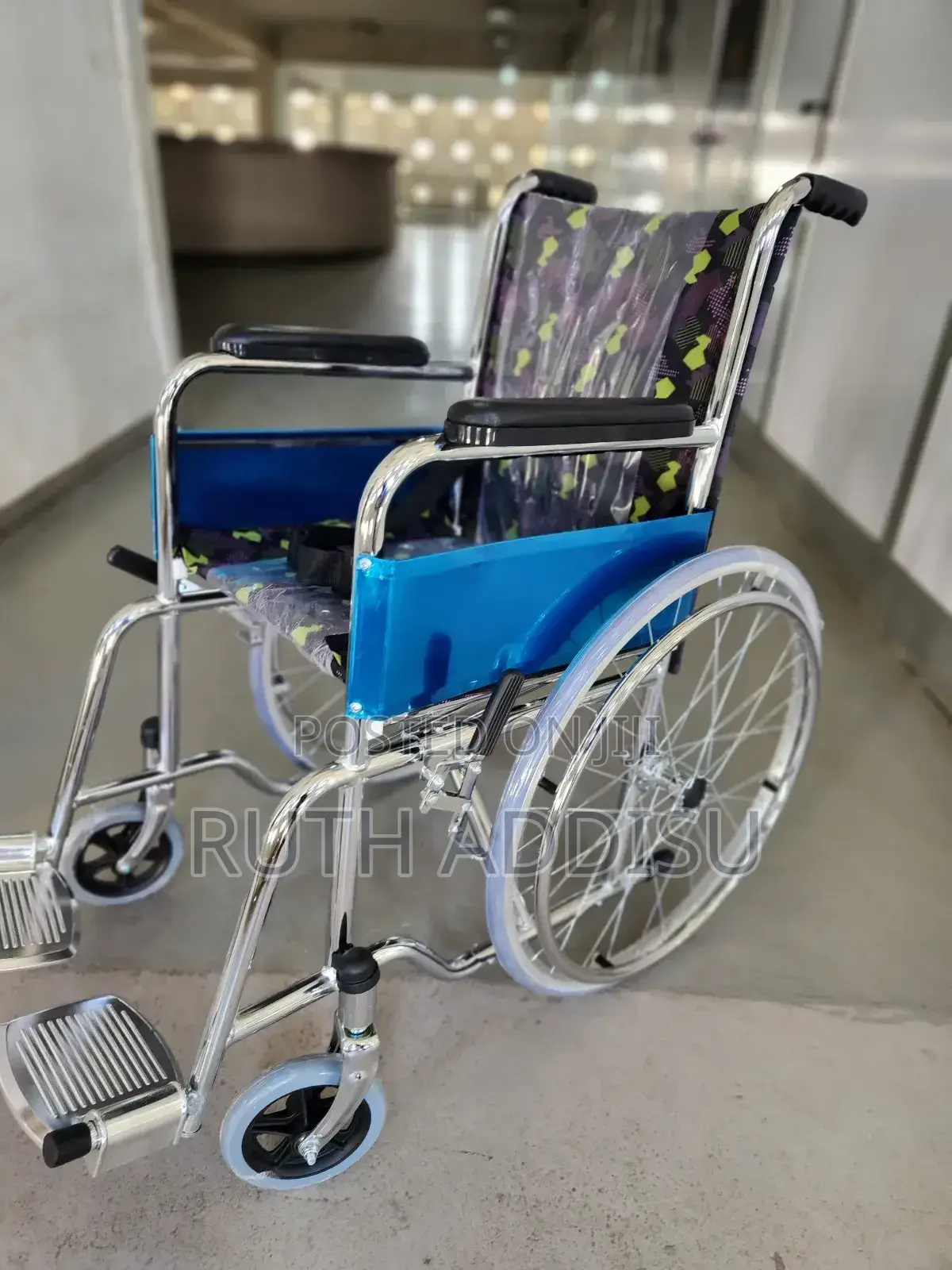 Wheelchair來自pediatric地震wheelchair裡邊wheelchair走到wheelchair