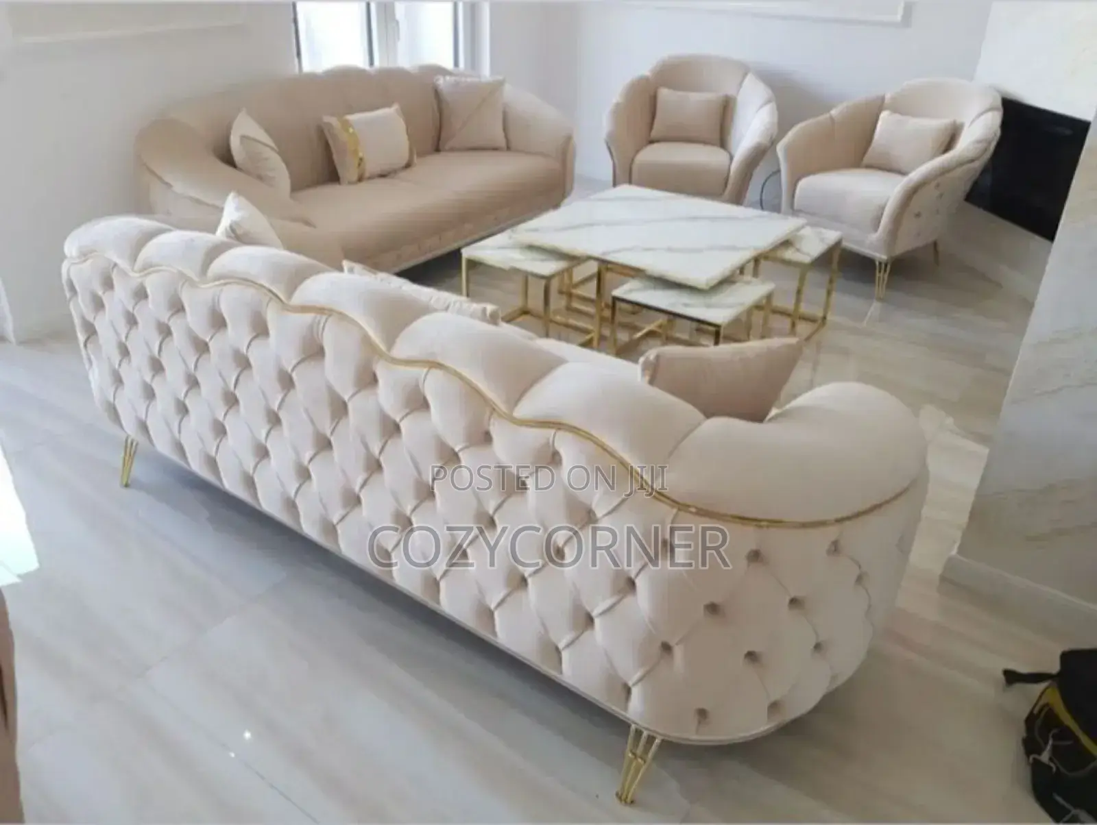Hunky Sofa Set With Oval Table.