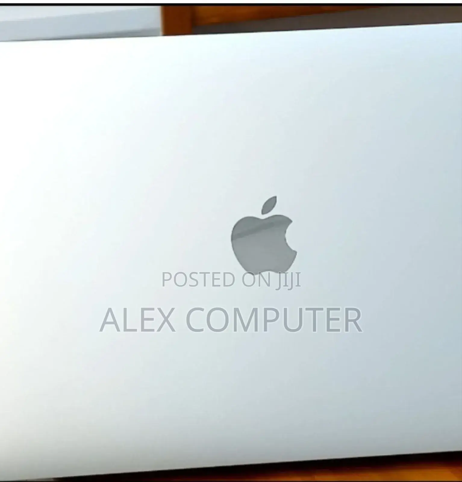 New Laptop Apple MacBook Pro 2020 M1 8GB Apple M1 SSD 512GB