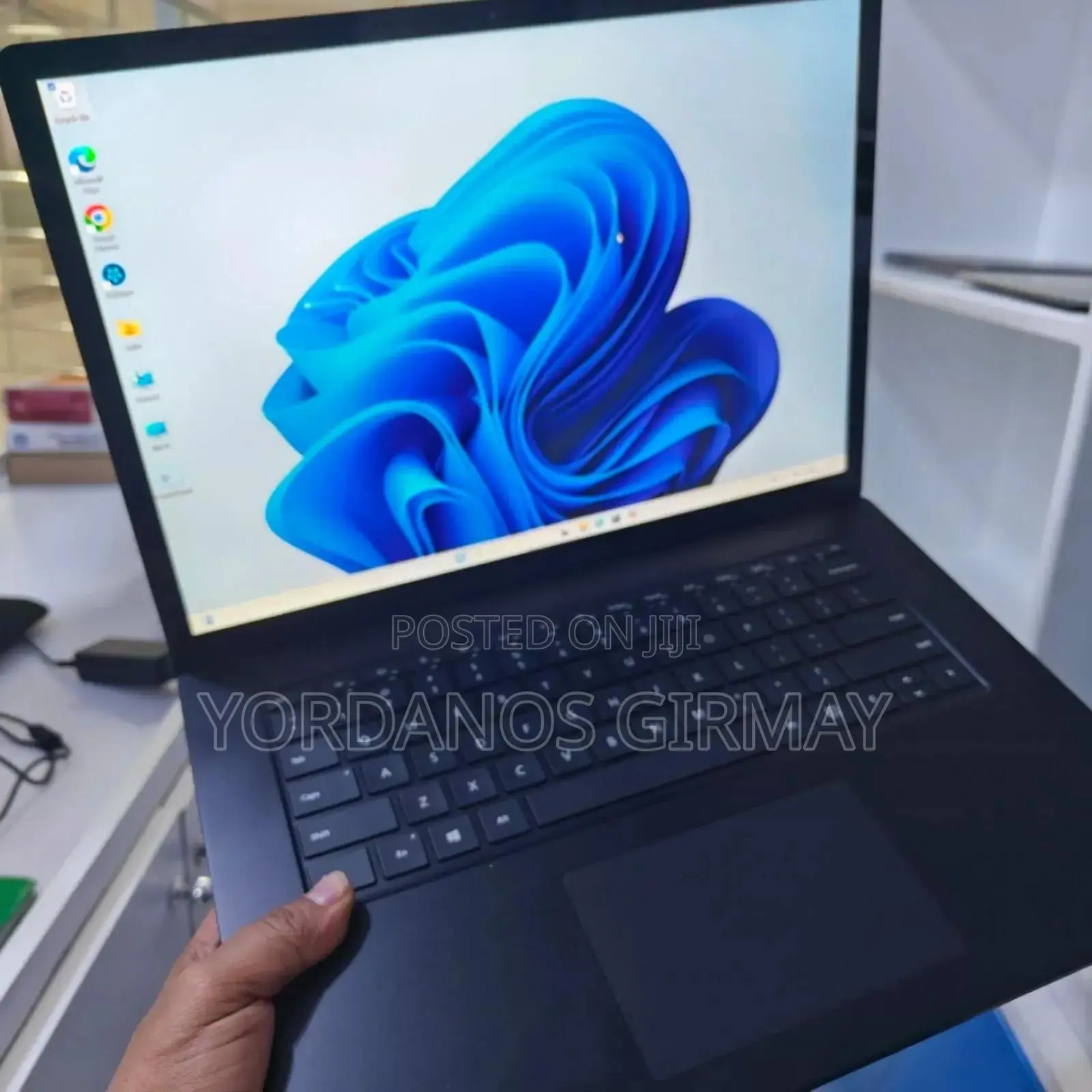 New Laptop Microsoft Surface Book 3 8GB AMD Ryzen 5 SSD 256GB