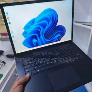 Photo - New Laptop Microsoft Surface Book 3 8GB AMD Ryzen 5 SSD 256GB