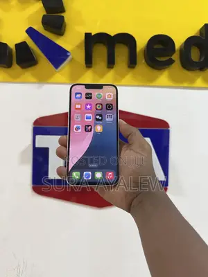 Photo - Apple iPhone 13 128 GB Rose Gold