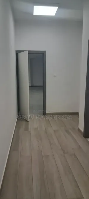 Photo - አስቸኳይ የሚከራይ ቢሮ 115sqm በካሜ 550birr With Vat