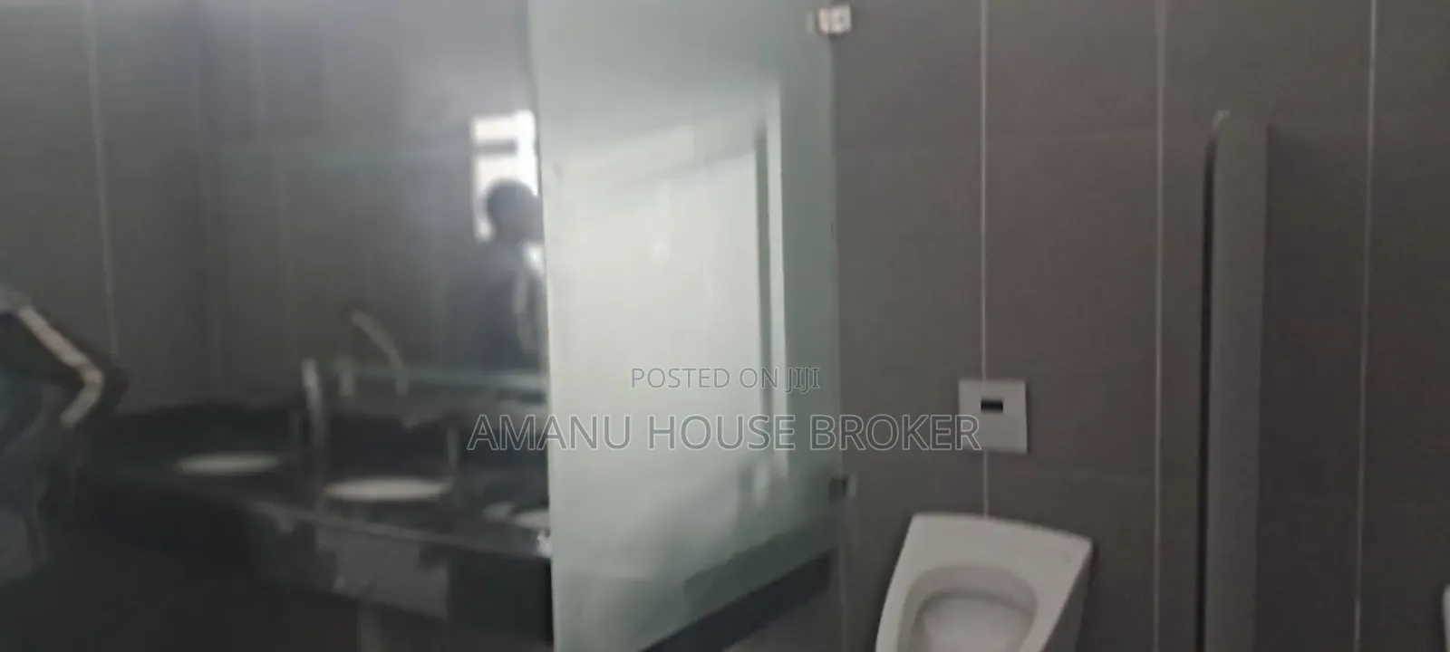 አስቸኳይ የሚከራይ ቢሮ 115sqm በካሜ 550birr With Vat