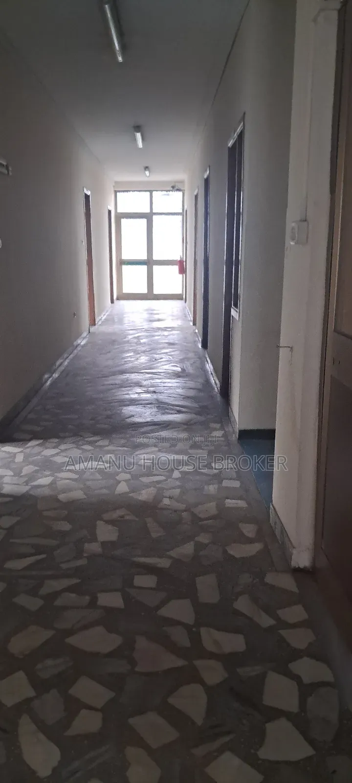 አስቸኳይ የሚከራይ ቢሮ 115sqm በካሜ 550birr With Vat