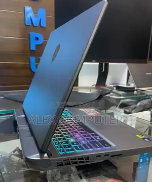New Laptop MSI Vector 17 HX AI A2XWJG 16GB Intel Core Ultra 7 SSD 1T