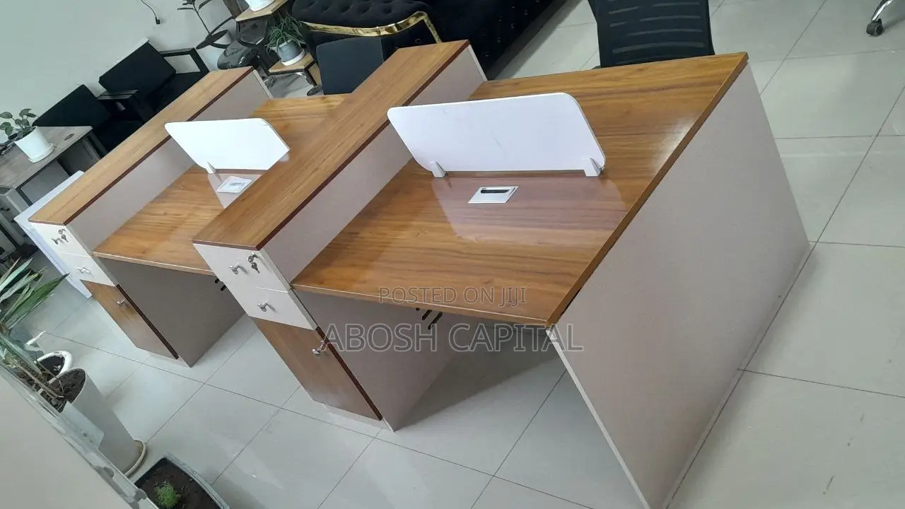 4 in 1 Workstation Table (4 ሰው የሚይዝ የጋራ ስራ መስሪያ ጠረጴዛ)