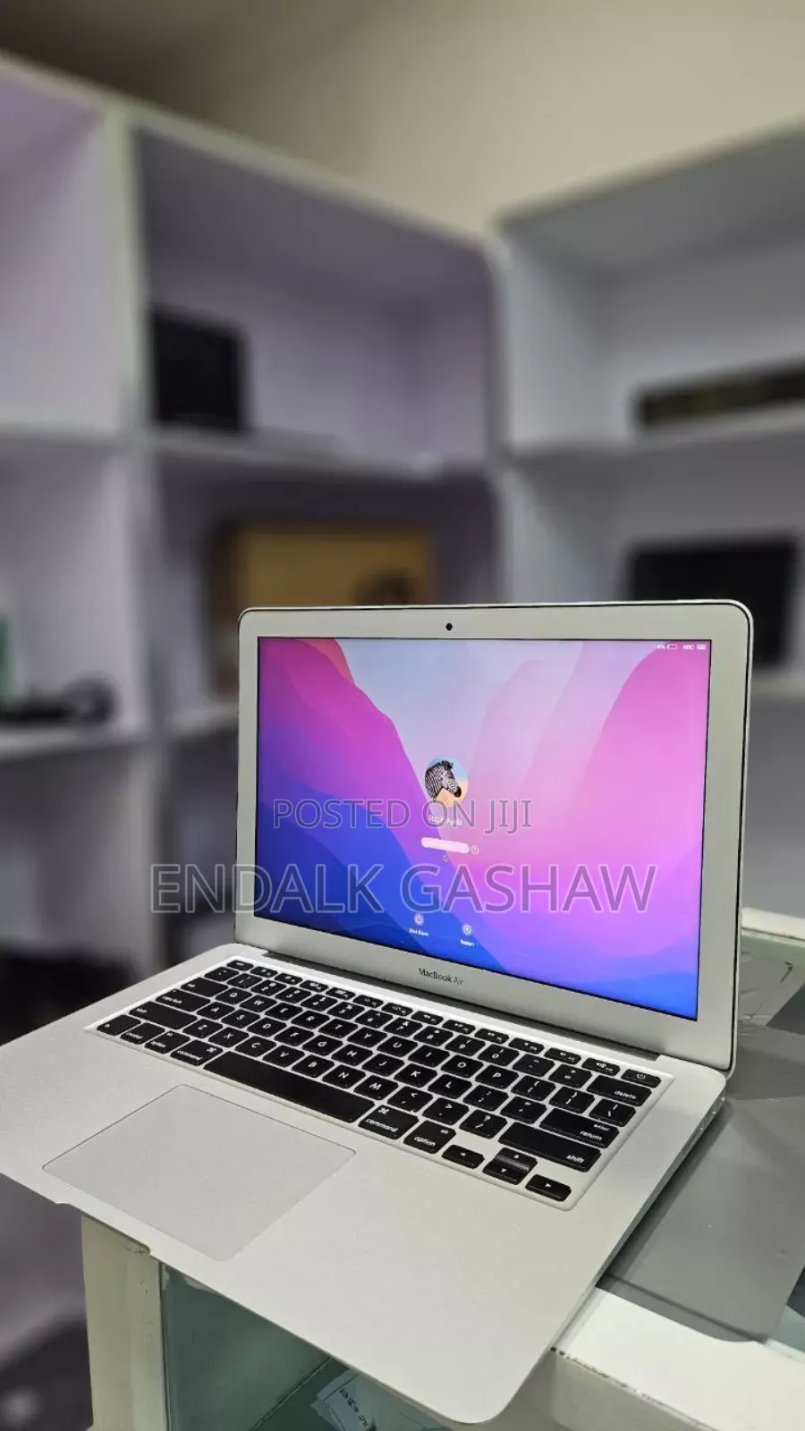 New Laptop Apple MacBook 8GB Intel Core I5 SSD 256GB