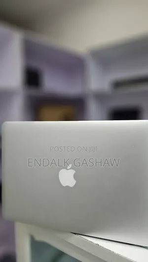 New Laptop Apple MacBook 8GB Intel Core I5 SSD 256GB