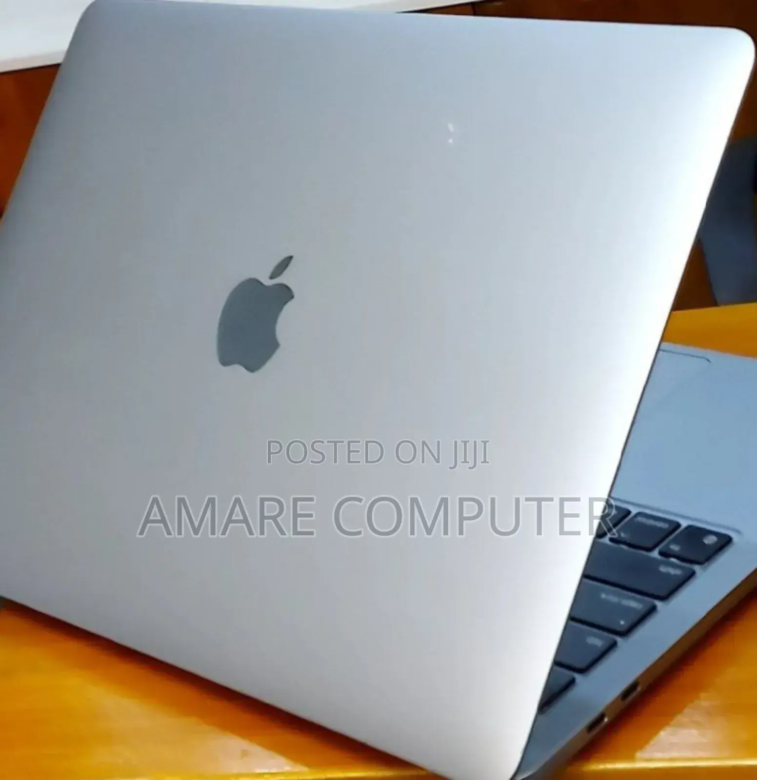 New Laptop Apple MacBook Pro 2022 M2 8GB Apple M2 SSD 256GB