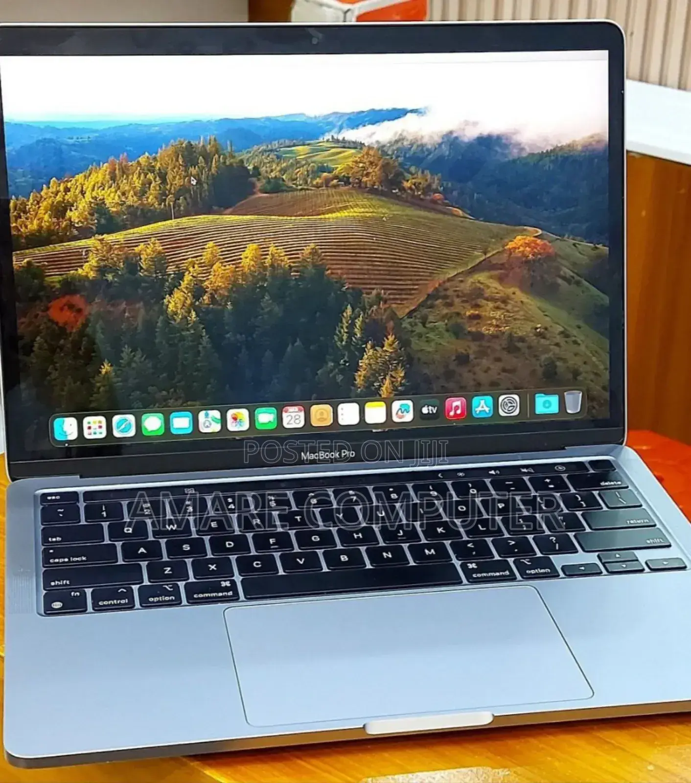 New Laptop Apple MacBook Pro 2022 M2 8GB Apple M2 SSD 256GB